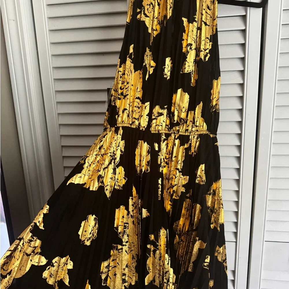Want Need Black and Gold Mini Dress Size L - Picture 3 of 10
